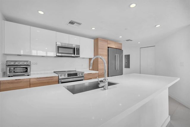 9940 W Bay Harbor Drive 5D-N, Bay Harbor Islands, FL 33154