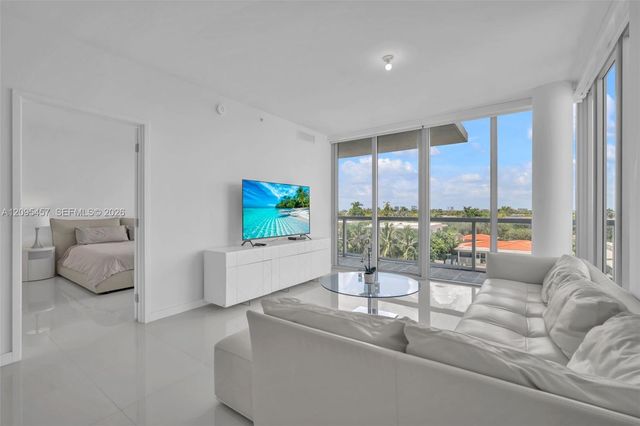 9940 W Bay Harbor Drive 5D-N, Bay Harbor Islands, FL 33154