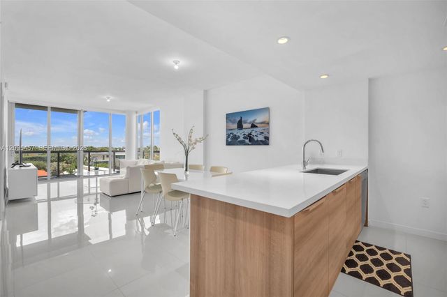 9940 W Bay Harbor Drive 5D-N, Bay Harbor Islands, FL 33154