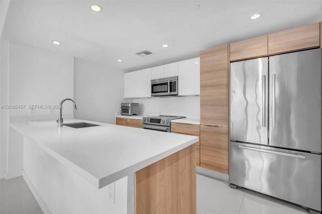 9940 W Bay Harbor Drive 5D-N, Bay Harbor Islands, FL 33154