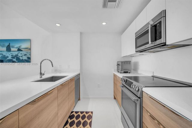 9940 W Bay Harbor Drive 5D-N, Bay Harbor Islands, FL 33154