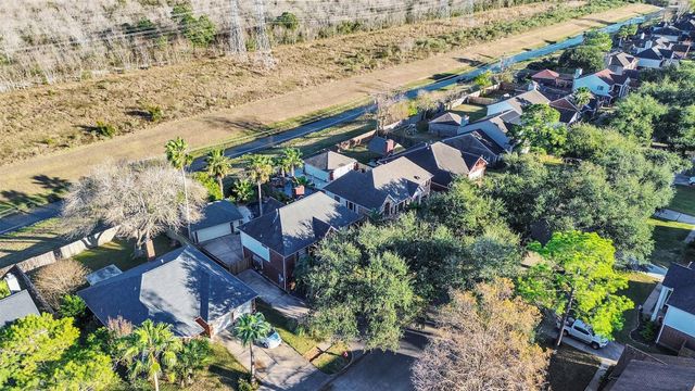 114 Bayou Bend Drive, League City, TX 77573