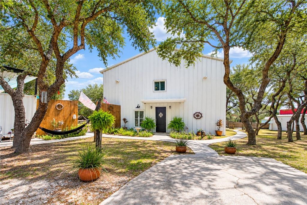 1324 N Verne St, Rockport, TX 78382 — exterior