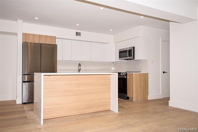 95 Woodlake Drive W 95, Woodbury, NY 11797