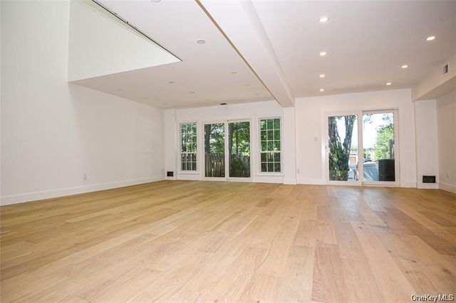 95 Woodlake Drive W 95, Woodbury, NY 11797