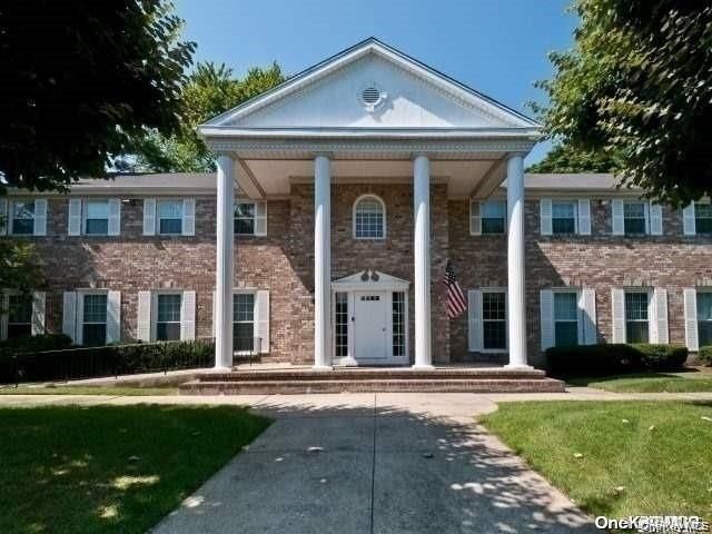 95 Woodlake Drive W 95, Woodbury, NY 11797