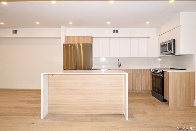 95 Woodlake Drive W 95, Woodbury, NY 11797