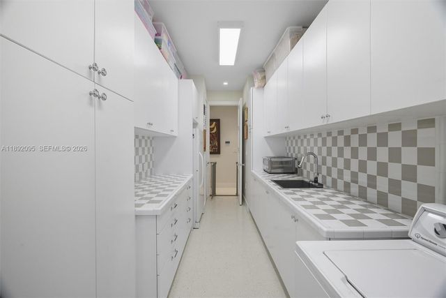 5800 SW 99th Terrace, Pinecrest, FL 33156