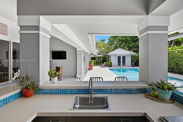 5800 SW 99th Terrace, Pinecrest, FL 33156