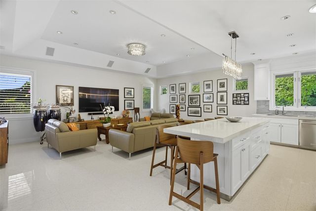 5800 SW 99th Terrace, Pinecrest, FL 33156