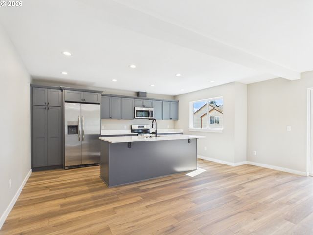 1390 N Wahanna Rd, Seaside, OR 97138