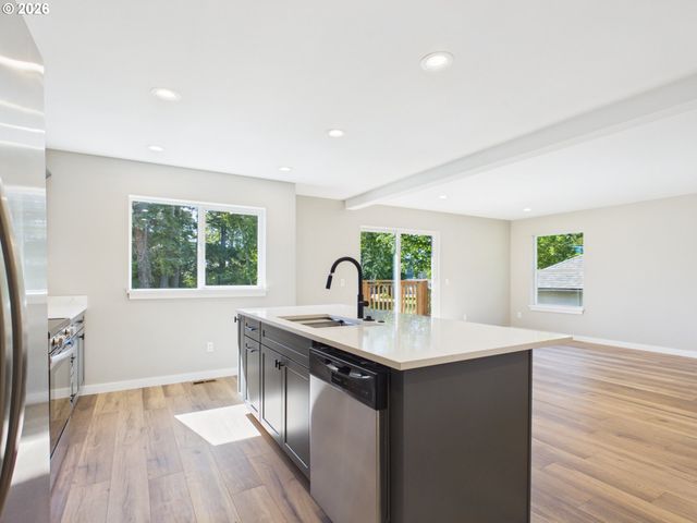 1390 N Wahanna Rd, Seaside, OR 97138