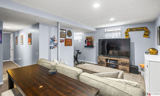 6146 Charles Street, Omaha, NE 68132