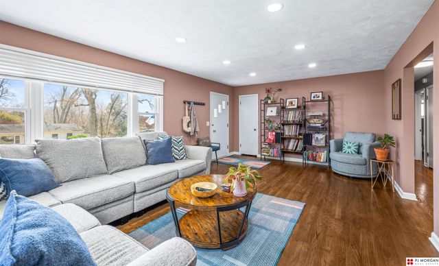 6146 Charles Street, Omaha, NE 68132