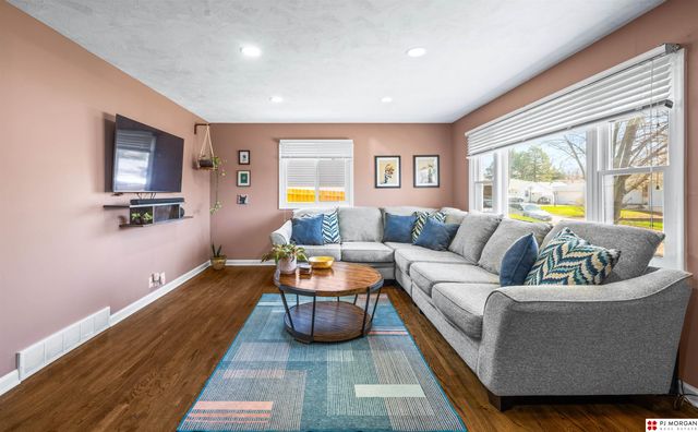 6146 Charles Street, Omaha, NE 68132