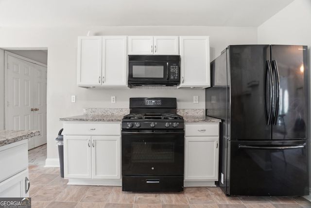3951 Oak Field Drive, Loganville, GA 30052