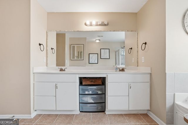 3951 Oak Field Drive, Loganville, GA 30052