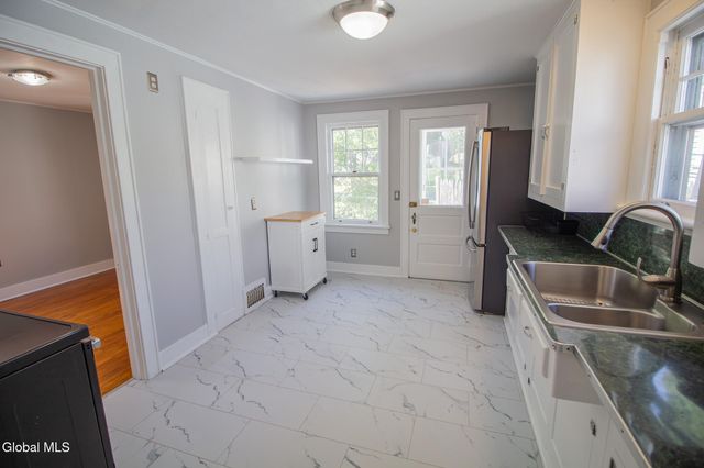 9 Spring Avenue, Colonie, NY 12110