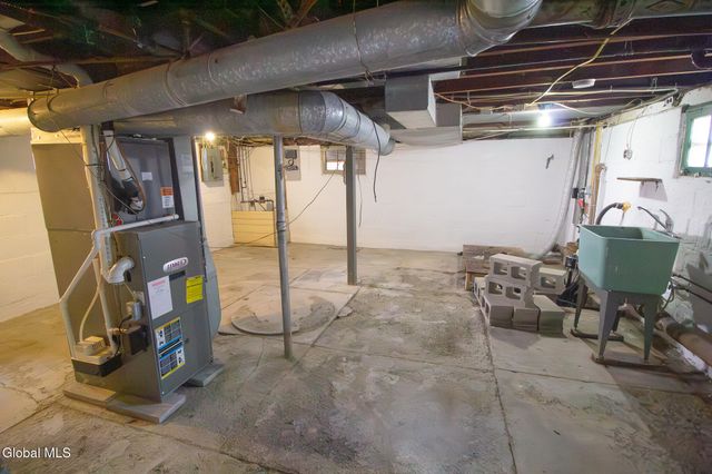 9 Spring Avenue, Colonie, NY 12110