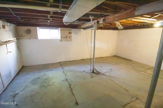 9 Spring Avenue, Colonie, NY 12110