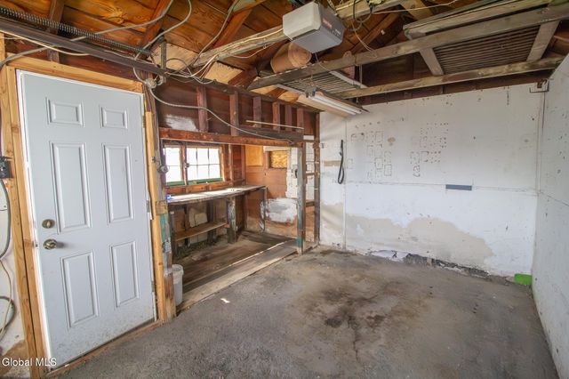 9 Spring Avenue, Colonie, NY 12110