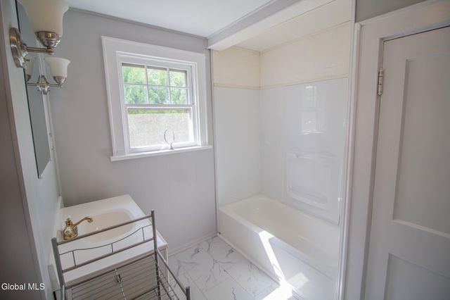 9 Spring Avenue, Colonie, NY 12110