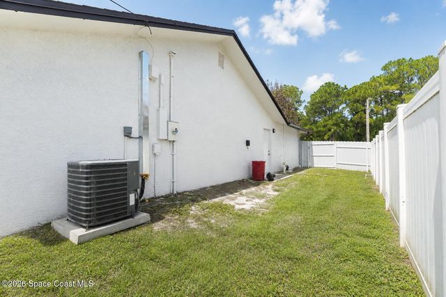 1137 Hill Avenue NW, Palm Bay, FL 32907