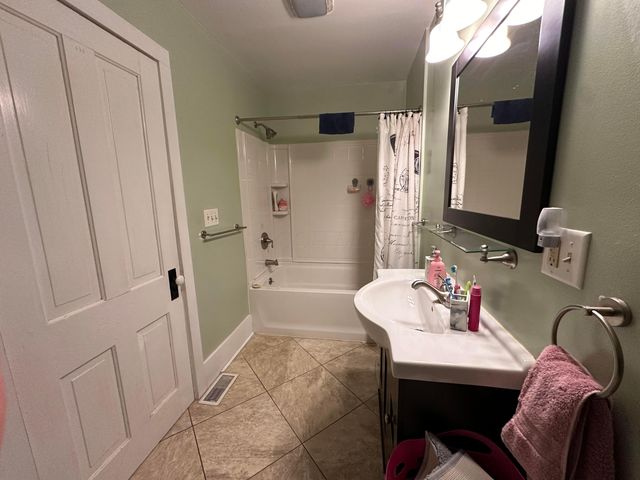221 N Hayes Street, Bellefontaine, OH 43311