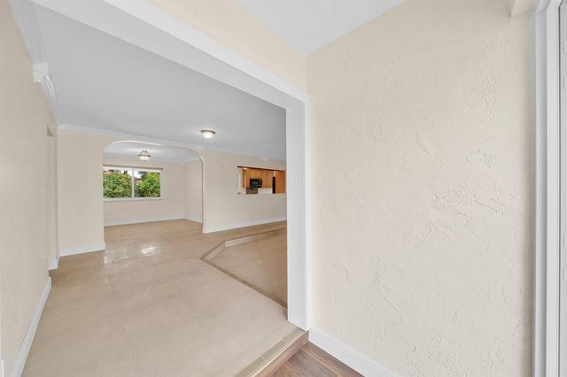 11901 NW 25th Street, Plantation, FL 33323