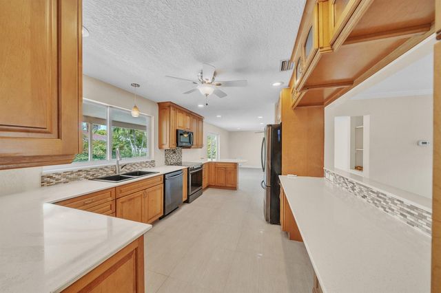 11901 NW 25th Street, Plantation, FL 33323
