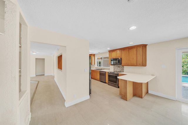 11901 NW 25th Street, Plantation, FL 33323