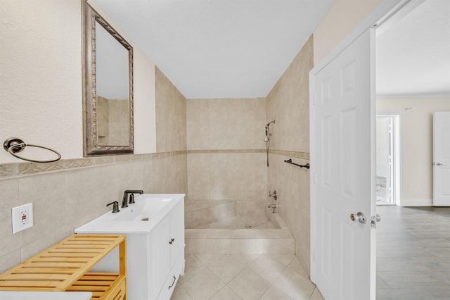 11901 NW 25th Street, Plantation, FL 33323