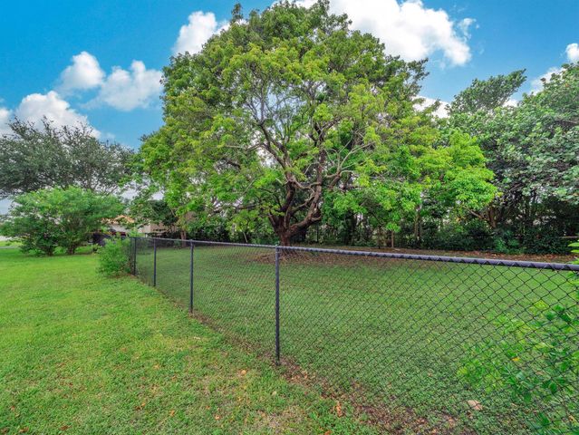 11901 NW 25th Street, Plantation, FL 33323