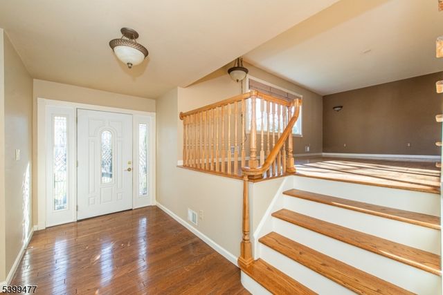 53 Westminster Dr, Parsippany-troy Hills Twp., NJ 07054