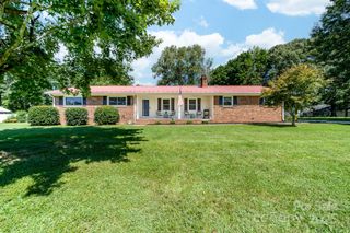 2671 Surrey Drive, Lincolnton, NC 28092