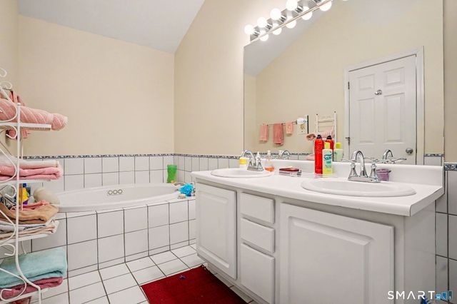 29 Greystone 29, Shelton, CT 06484