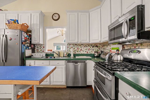 29 Greystone 29, Shelton, CT 06484