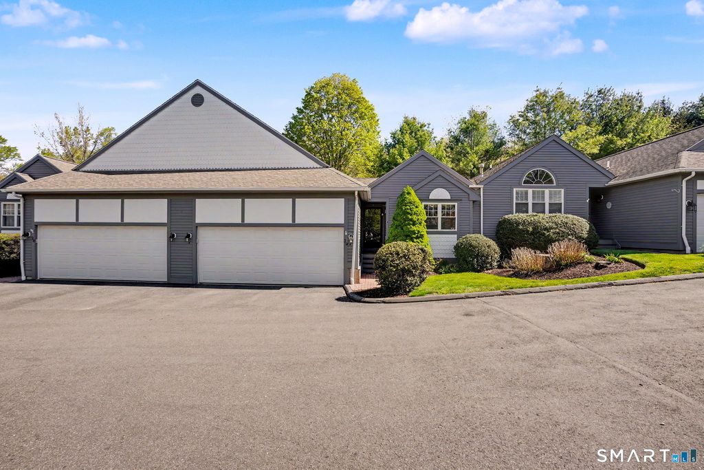 29 Greystone 29, Shelton, CT 06484