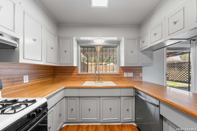 303 Marquis Ln, San Antonio, TX 78216