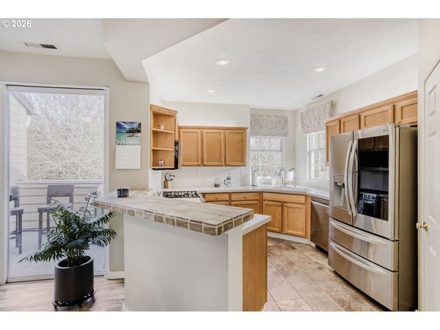 1828 Ne ASHBERRY Dr, Hillsboro, OR 97124