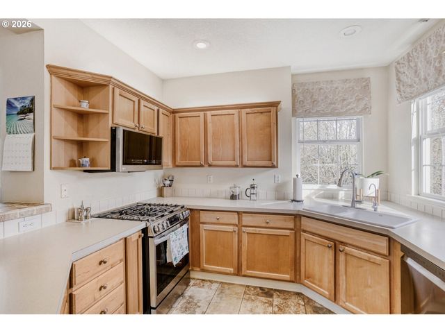 1828 Ne ASHBERRY Dr, Hillsboro, OR 97124