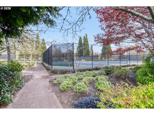 1828 Ne ASHBERRY Dr, Hillsboro, OR 97124