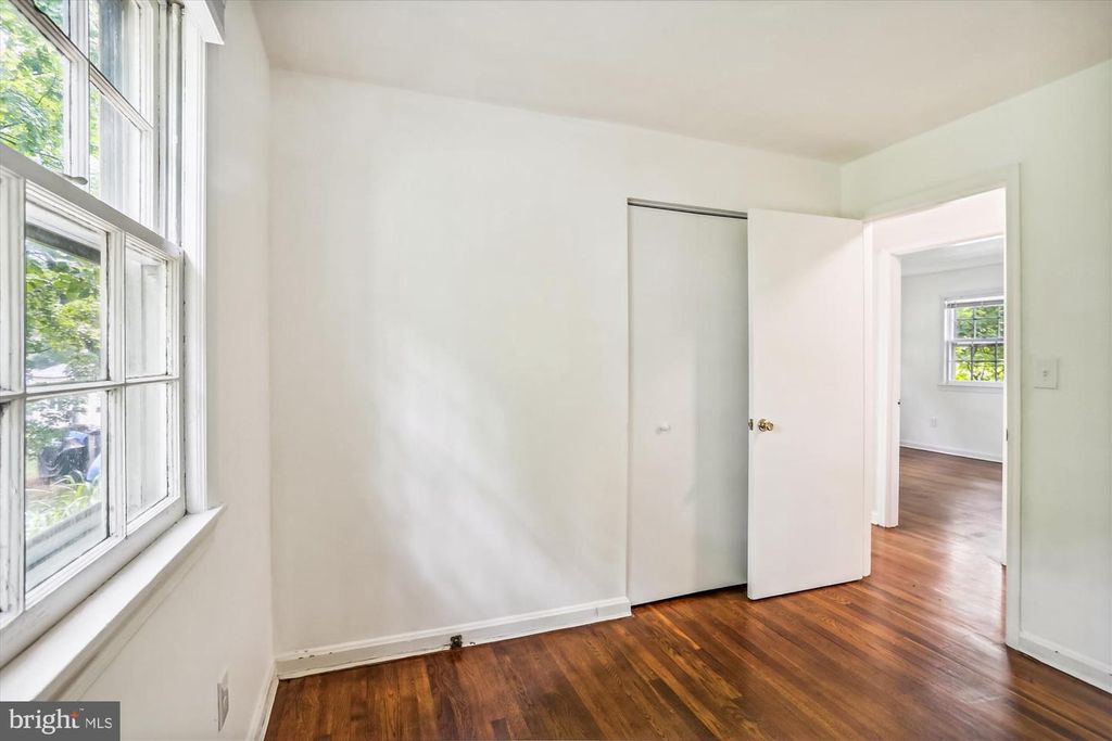 Image 22 of property listing at 803 BURDETTE RD, Rockville, MD 20851