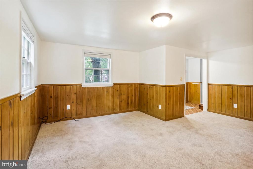 Image 30 of property listing at 803 BURDETTE RD, Rockville, MD 20851
