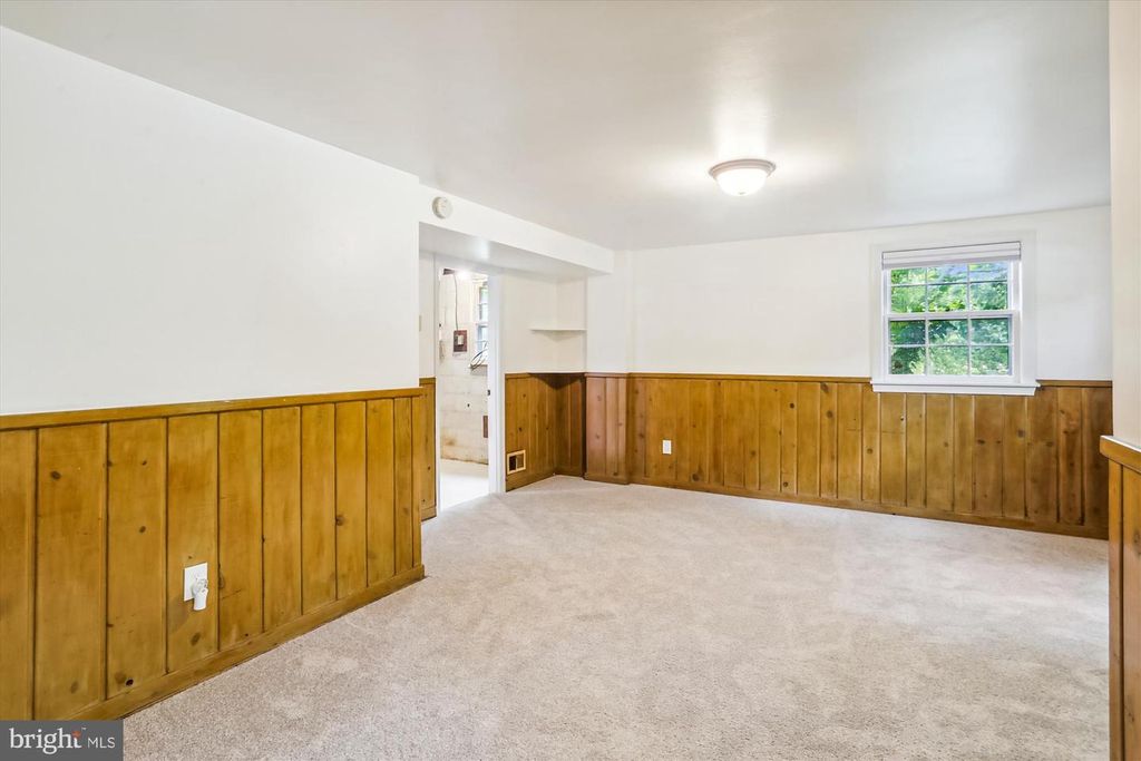 Image 31 of property listing at 803 BURDETTE RD, Rockville, MD 20851