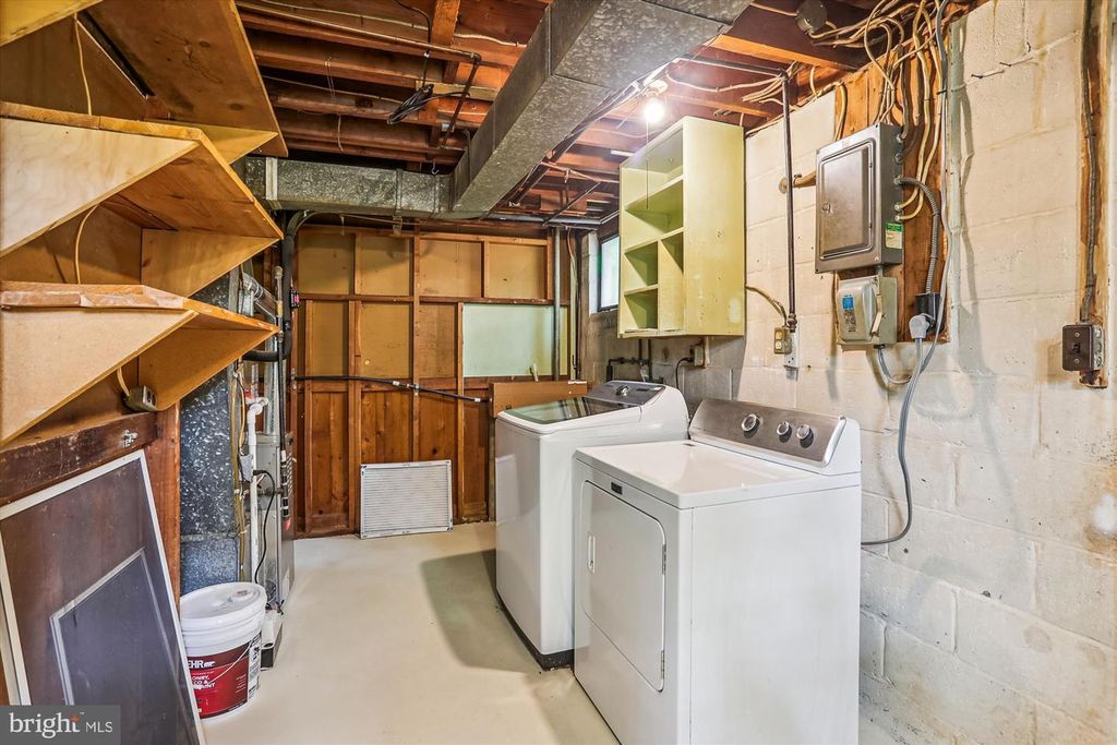 Image 35 of property listing at 803 BURDETTE RD, Rockville, MD 20851