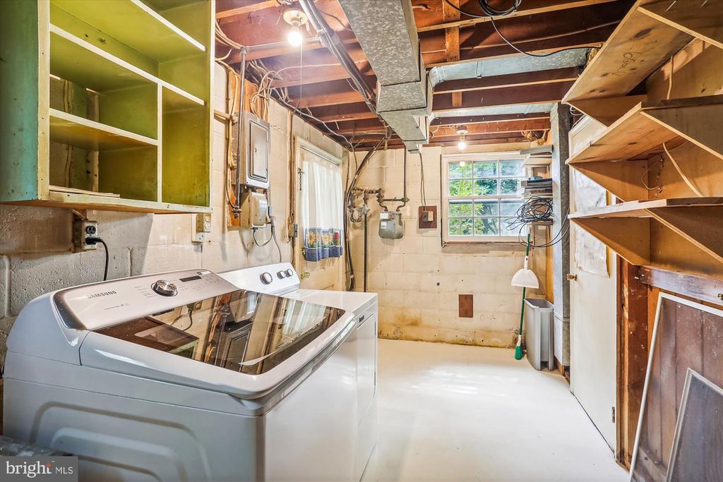 Image 36 of property listing at 803 BURDETTE RD, Rockville, MD 20851