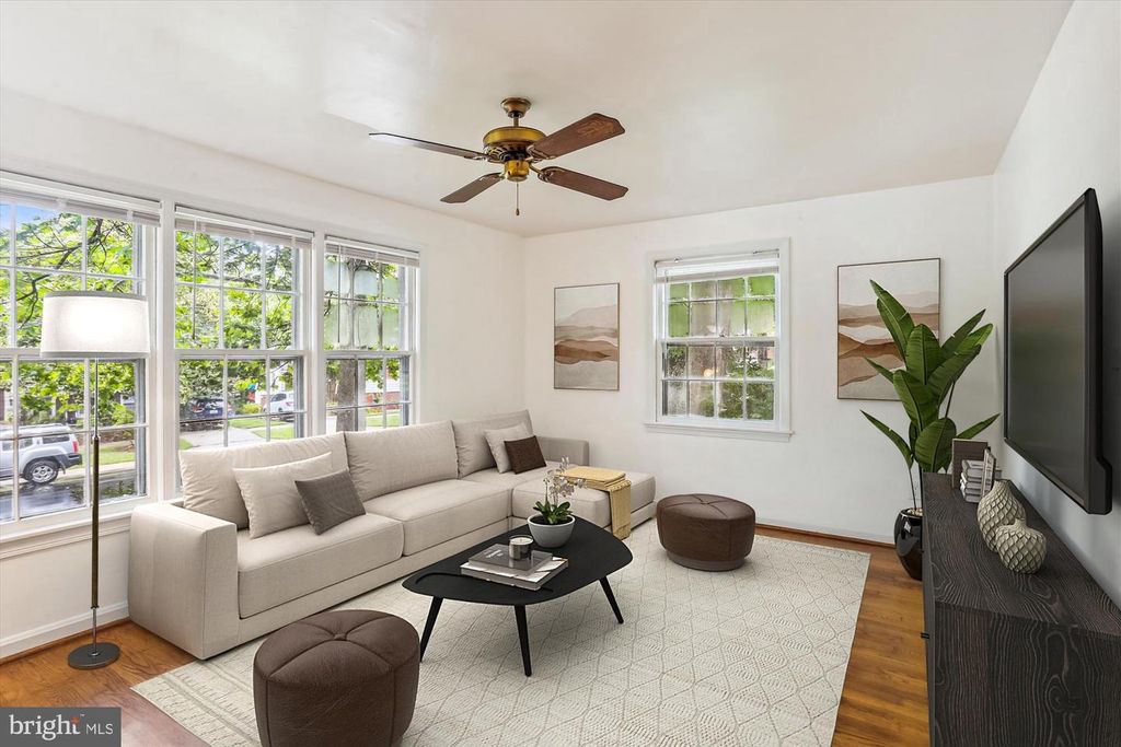 Image 5 of property listing at 803 BURDETTE RD, Rockville, MD 20851