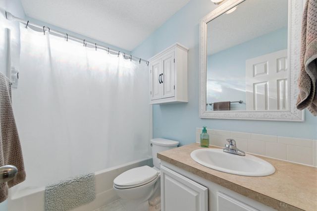 5905 E 49th Ct N, Bel Aire, KS 67220