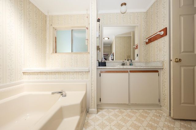 2 Elm Place, Loudon, NH 03307
